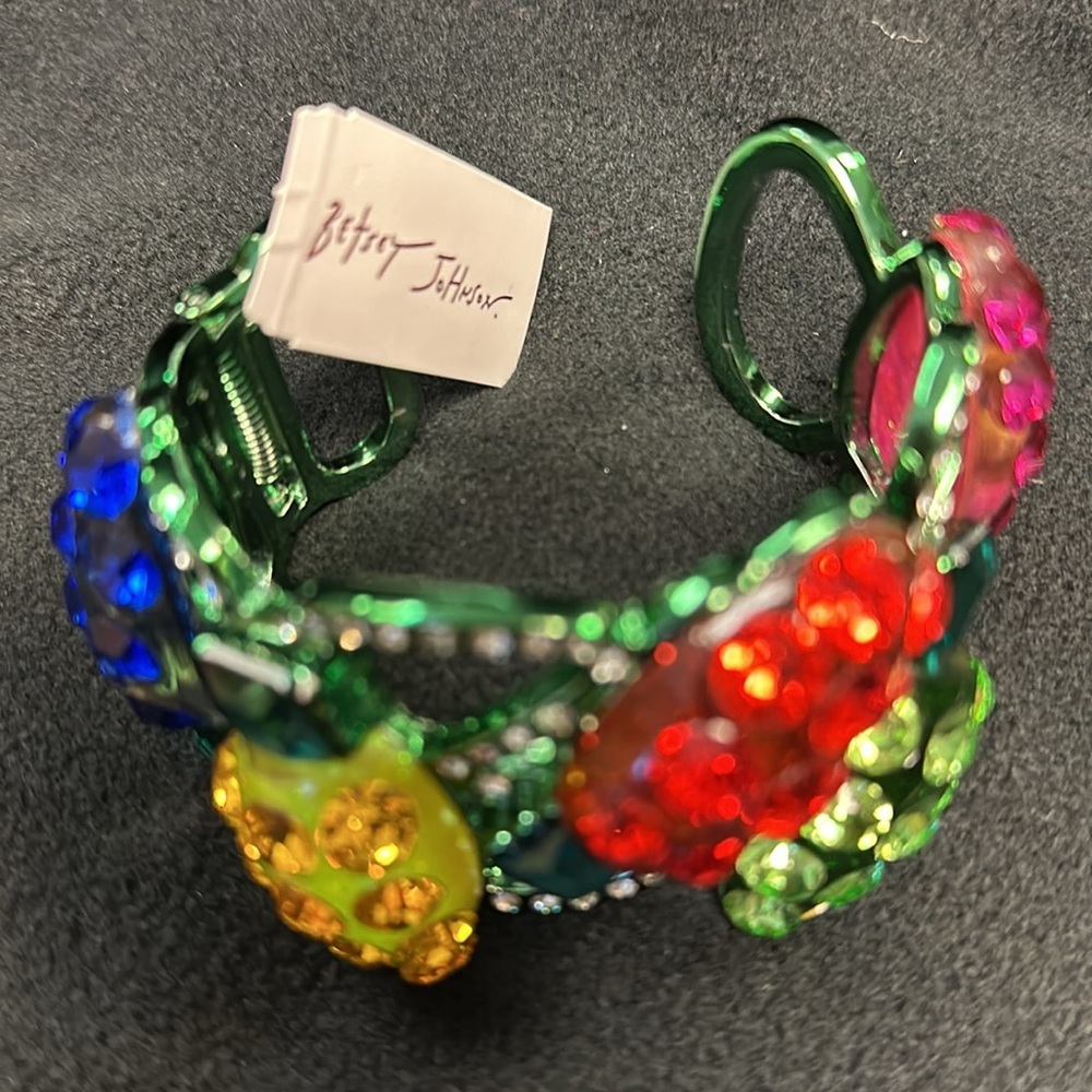 🎄NWT BETSEY JOHNSON EXQUISITE CHRISTMAS LIGHTS EARRINGS AND BANGLE SET!!🎄 - Picture 2 of 6